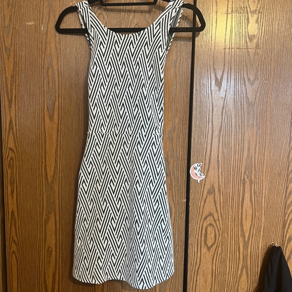 ✨3/$20✨Hollister Geo Cross Back Dress